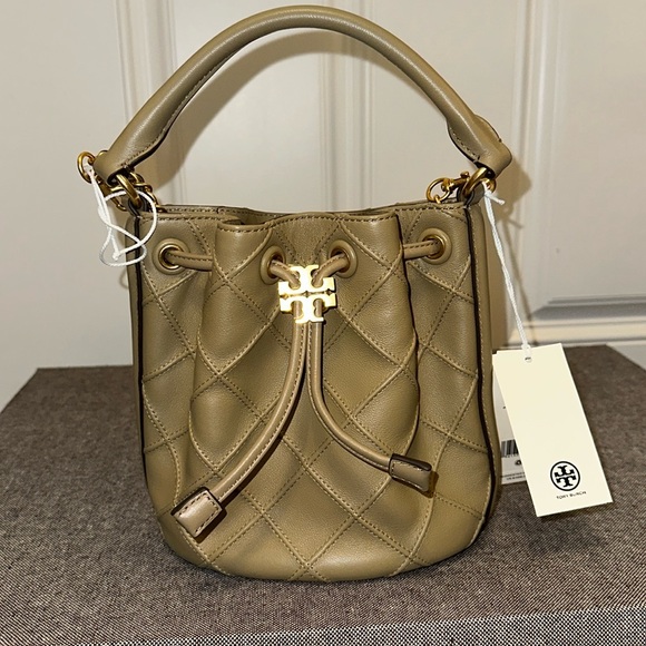 NWT Tory Burch Fleming Soft Bucket Small Bag. Pebblestone. - Picture 1 of 6